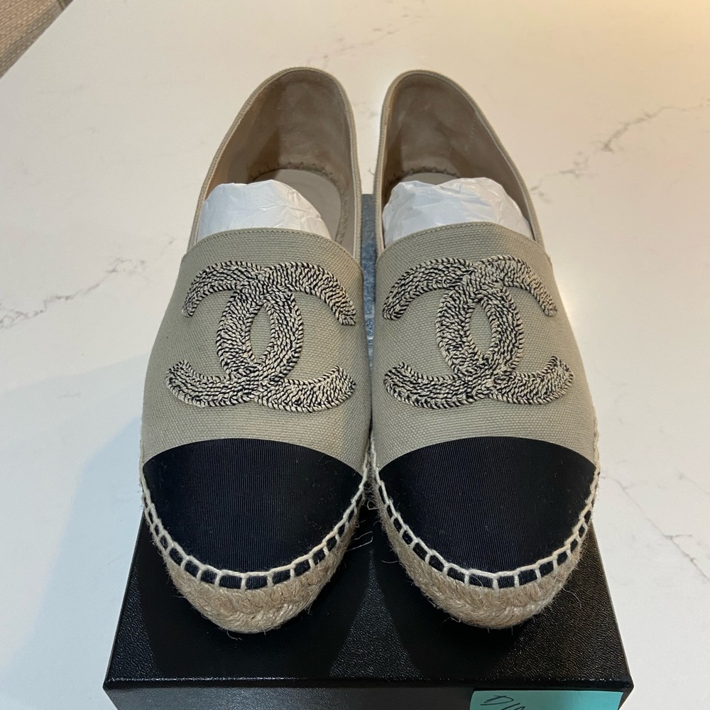 Chanel espadrilles beige and black